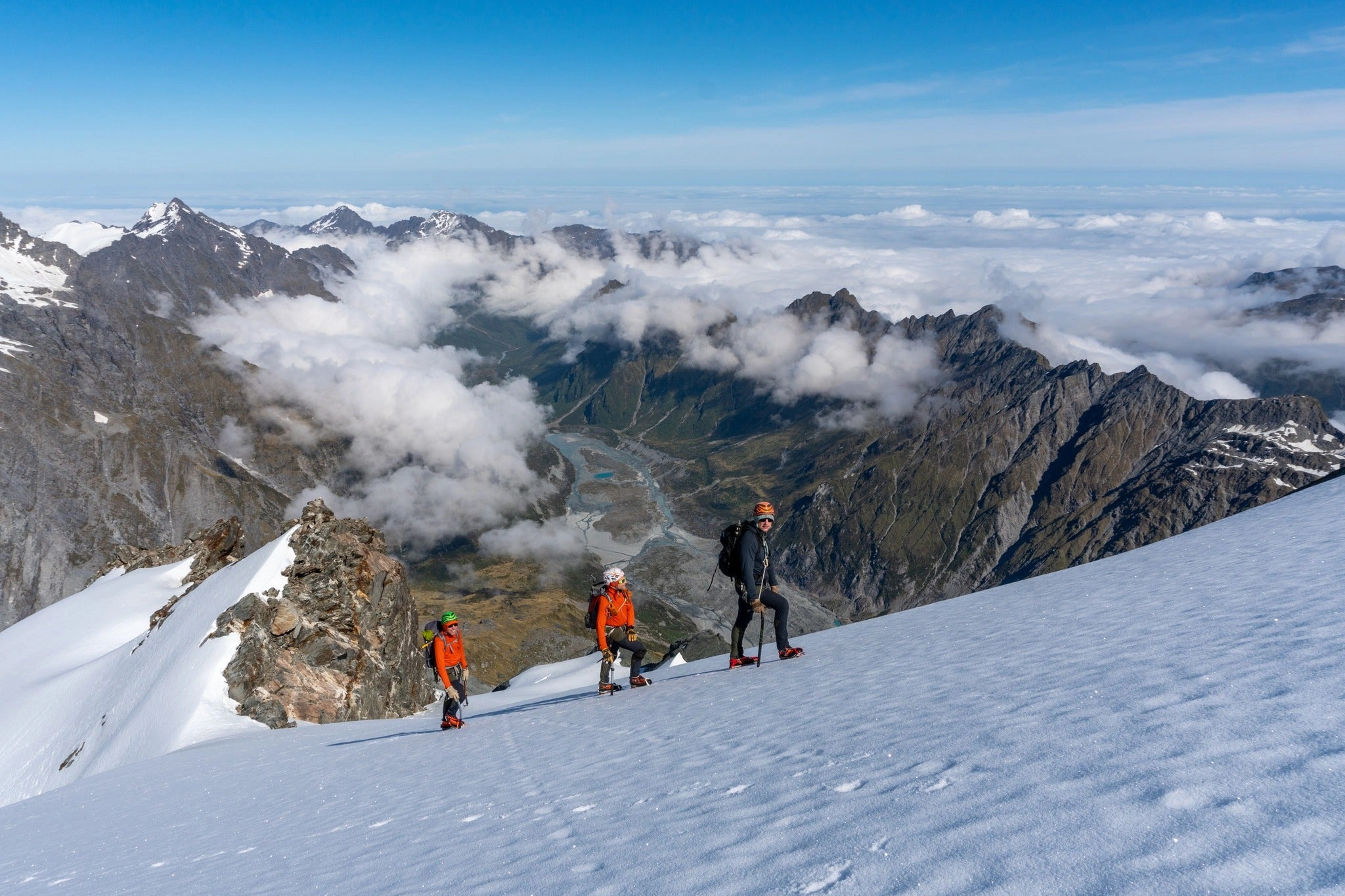 ¡Alpine SL GTX®! ¡Descuento Explosivo! ¡Aventura Garantizada! ¡Corre, la montaña te espera!